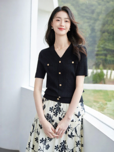 OSA | Slim Fit Black V-Neck Knit Top