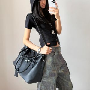 Trendy Commuter Womens Large Capacity Black Tote Bag Crossbody Shoulder Bag Casual Simple Style Soft Polyester Lining Zipper Closure