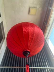 Lồng đèn Hội an size to nhất size đại 80cm trang trí tiền sảnh lễ tân khách sạn quán cà phê nhà hàng không gian rộng. Đèn lồng Hội an trang trí tết may mắn rực rỡ cả năm