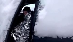 MlaDen ผ้าห่มอวกาศ 210x160cm กันน้ำกันลมกันหนาวกันแดด แผ่นฟอยล์สะท้อนแสง ผ้าห่มฉุกเฉิน