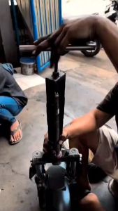 Treker Komstir Lepas Komstir di Segitiga Fork Tanpa Ketok Bahan Kuat