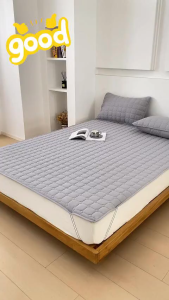 Waterproof Mattress Cover With Highly Elastic Fixed Straps Quilted Cotton Mattress Protector