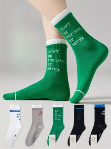 Tất thể thao MiiOW làm bằng vải cotton dài đến bắp chân khử mùi kháng khuẩn