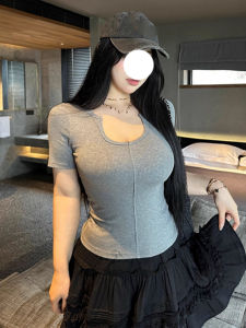 เสื้อยืดคอกลมแขนสั้นทรงเข้ารูปสำหรับผู้หญิงไซส์ใหญ่ในช่วงฤดูร้อน เสื้อผ้าทำงานสไตล์หวานและเผ็ดร้อน