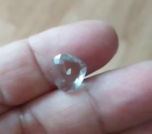 อควอมารีน (Aquamarine) 3.20 ct. หินสีฟ้าอ่อน หินแห่งการนำโชค หินแห่งการนำพาความสงบสุขร่มเย็น อัญมณีประจำราศีมีน (14 มี.ค. – 13 เม.ย)