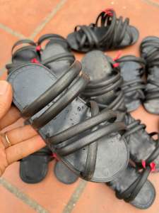 Giày sandal bé traibé gái phong cách thời trang hè Dép Lê cao su bác hồ xăng đan cho Bé Trai Bé Gái từ 3-7t mẫu mới