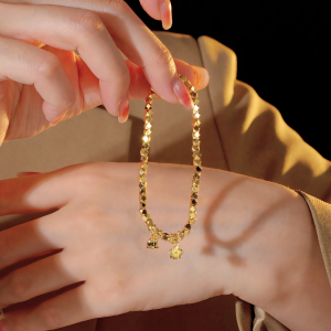 2024 New Bellflower Fragments Gold Titanium Steel Bracelet Womens Elegant Luxury Fashion Jewelry Hand Accessory Popular