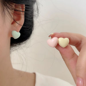 Elegant Luxury Heart Shaped Earrings for Women Unique Design Sensation High End Fashion Jewelry Versatile Minimalist Style