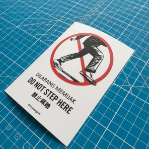 Do Not Step Here. Dilarang Memijak. 禁止踩踏 . Premium Sticker Prohibition Sign. Prohibited Notice Signage. Laminated Waterproof Scratch Resistant. Suitable for Indoor and Outdoor. Retro Special Unique Exclusive Design.