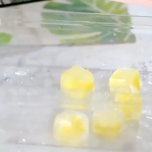 hikim ที่ทำน้ำแข็งซิลิโคน พร้อมฝา ช่องสี่เหลี่ยม ทำน้ำแข็งก้อนเล็ก