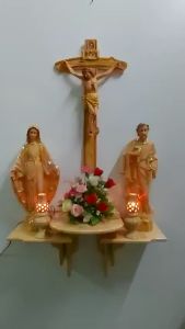 Bộ bàn thờ công giáo kệ gỗ thông 3 tầng size 70cm 3 tượng Đức Mẹ Thánh Giuse 50cm Thánh Giá Chúa chịu nạn 66cm màu nâu chất liệu composite