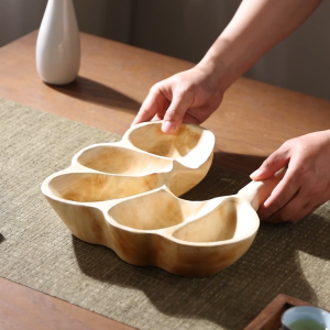 ตะกร้าไม้สไตล์เอเชียตะวันออกเฉียงใต้สำหรับแบ่งถาดผลไม้ วางในห้องนั่งเล่น แผ่นรองผลไม้และขนมขบเคี้ยวอย่างสร้างสรรค์ กล่องสำหรับถั่วและลูกอม