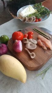 เขียงไม้เนื้อแข็ง เขียงไม้ทำครัว เขียงไม้คุณภาพดี ปลอดภัยไร้สาร หั่นผัก หั่นเนื้อ หั่นหมู แข็งแรงสามารถสับได้ เขียงไม้ มีที่แขวน