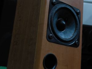 ลำโพง Onkyo รุ่น DM-7(WHT) 40 วัตต์ 6 โอห์ม //1 ข้าง// ส/ก/ย/21/10/14/cm. ดอก 2.5 นิ้ว ดังปกติสมบูรณ์ตู้สภาพสวย