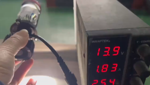 2PCS ไฟหน้ากระจายแสงแบบเลนส์ หลอดไฟรถยนต์ หลอดไฟ LED Y8 H4 LED หลอดไฟ ไฟหน้าหลอดไฟ