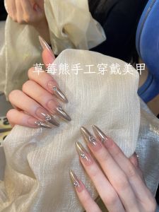 Luxurious Gradient Gold Shiny Diamond Nail Art Customizable Long Wearing False Nails Cold Tone Suitable for Any Skin Type