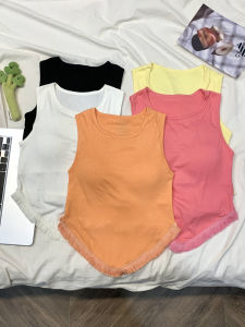 เสื้อกั๊กถักสีดำไม่สมมาตรสำหรับผู้หญิง ฤดูร้อน 2024 เสื้อชั้นในดีไซน์ใหม่ เสื้อคลุมกันหนาวแบบสั้น คอวี แขนกุด กระดุมเดียว