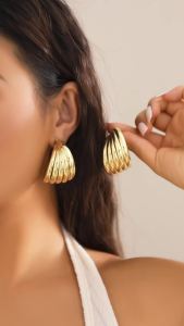 Punk Vintage Geometric C Shape Circle Hoop Earrings for Women Trendy Smooth Metal Gold Color Piercing Earrings Party Jewelry New