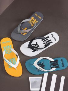 รองเท้าแตะผู้ชายรองเท้าแตะผู้ชายทนต่อการเสียดสีมีสไตล์เฉพาะตัวพื้นนิ่มกันลื่นอินเทรนด์ฤดูร้อนรองเท้าแตะหูหนีบแฟชั่นใส่ไปข้างนอกใส่ไปชายหาดสำหรับผู้ชาย