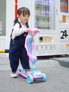 Xe scooter đa năng 3 trong 1 phù hợp cho trẻ em từ 1 đến 12 tuổi có thể ngồi hoặc đứng để chơi