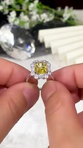 Huitan Graceful Women Finger-rings Yellow Color Cubic Zirconia Wedding Anniversary Birthday Gift Mom Silver Color Trendy Jewelry