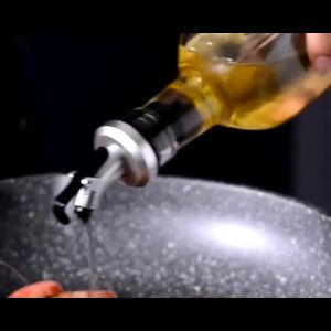 Pouring Oil Bottle Stopper Dispenser Nozzle Tip Press Type Leak-Proof Sauce Spout / Penutup Botol Minyak
