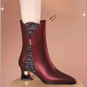 รองเท้าบูทหัวแหลมหนังแท้สำหรับผู้หญิง ฤดูใบไม้ร่วง/ฤดูหนาว 2024 ทรงหัวแหลม ดีไซน์สีแดงทอง รองเท้าบูทมาร์ติน