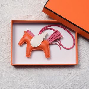 ห้อยตกแต่งกระเป๋าหนังแท้ H-Home ห้อยตกแต่งม้าขนาดเล็ก ปักมือ กระเป๋าถือผู้หญิง ห้อยตกแต่งรถยนต์ หัวเข็มขัดกุญแจ ห้อยตกแต่ง