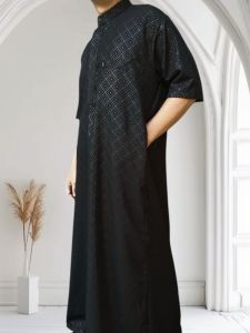 Jubah Gamis Pria Terbaru AL Majid || Jubah katun emboss premium lengan pendek risleting|| Jubah koko sultan emboss || Jubah hitam putih motif Katun wolfis Muslim Kancing Panjang Dewasa