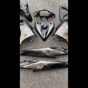 COVERSET YAMAHA LC LC135 V2 V3 V4 V5 V6 V7 HITAM BATIK GOLD KILAT MATELIC BLACK FULL SIAP TAMPAL HLY / VELOZI / M SEKI MALAYSIA