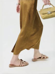 กระโปรงผ้าซาตินอะซิเตทสำหรับผู้หญิงกระโปรงยาวคลุมเข่าทรงสอบแบบแหวกข้างหรูหราเบาๆเอวสูงจับจีบใส่ช่วงฤดูร้อนสำหรับผู้หญิงกระโปรงทรง A