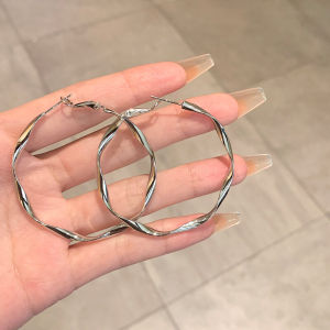 French Simple Elegance Twisted Large Circle Stud Earrings Personality Exaggeration High-End Feeling Metal Fashion Versatile Ear Jewelry