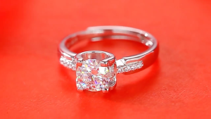 Sylarose Moissanite GRA D Color VVS1 1 CT 6.5mm Round Cut Engagement Rings Adjustable for Women Party Holliday 925 Sterling Silver 100% Passed The Diamond Selector