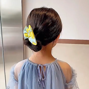 Jepitan rambut anak-anak dengan jepitan putar ajaib