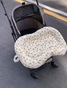 <Yobear & Co.> Betterdog Double Sided Floral and Plain Dog Comforter Dog Stroller Cushion