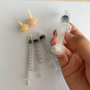 ส่งด้วนจากไทย จุกป้อนนมสัตว์ เกิดแรก จุกป้อนนมแมว กระรอง สุนัข กันสำลักได้ดี ใช้สำหรับการฟุ่มผ้า ใช้ได้จนถึงอย่านม, สำหรับสุขภาพและการดูแลของผิวหนัง