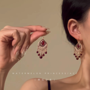 New Chinese Style Ethnic Womens Earrings Ancient Fashioned Geometric Pattern Alloy Ear Jewelry for Cheongsam Hanfu And Ma Face Skirt