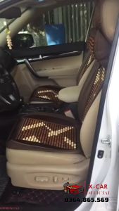 Bộ lót ghế tựa lưng hạt gỗ massage hoa văn chống nóng cho ghế ô tô