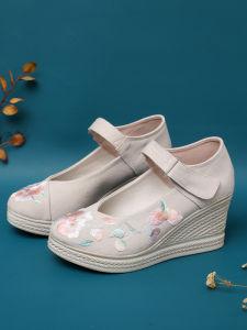 รองเท้าผ้าสำหรับฤดูใบไม้ผลิรองเท้าพื้นหนาใส่กับชุดฮั่นฝูไซส์เล็กสไตล์โบราณสำหรับผู้หญิงรองเท้าผู้หญิงสไตล์จีนเสริมความสูงชุดโบราณปักลายส้นเตารีดสไตล์ชนเผ่า