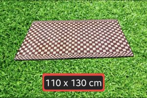Karpet Spon Anti Luntur 140X200CM Tebal 3 Milimeter Termurah dengan Pola Lingkaran Coklat dan Putih di Ruang Tamu