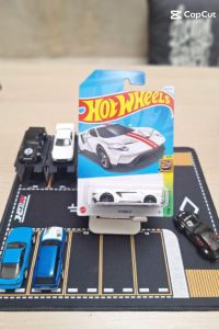 Hot Wheels 17 Ford GT HW Exotics