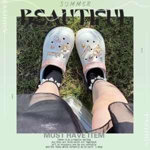 LHFriday Sale รองเท้าหัวโตรัดส้น สำหรับคุณผู้หญิง ที่มาพร้อมตัวติดน่ารัก คุ้มค่าคุ้มราคา วัสดุเป็นยางนิ่มๆ ดีไซน์เป็นสีทูโทน น้ำหนักเบาใส่สบาย เหมาะกับทุกเทศกาลเลยน้า ไม่มีไม่ได้แล้ว