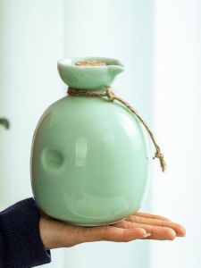 Blue Porcelain Small Liquor Pot Sealed Ceramic Bottle with Lid Home Use Restaurant Style Warm Wine Device Handmade 500ml
