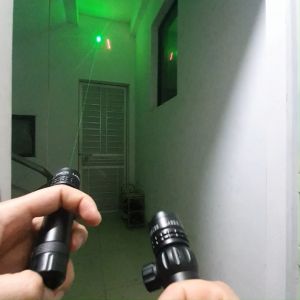 Đèn Laze Kim Loại D6 Tia Xanh Lá hoặc Tia Đỏ Pin Sạc Chỉnh Tâm - Đồ Chơi Zin Zin
