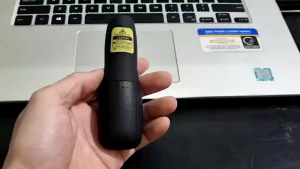 Bút trình chiếu Laser R400 bút điều khiển trình chiếu không dây tia laser đỏ điều khiển PowerPoint