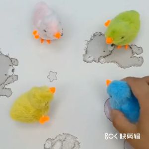 Gà đồ chơi cho bé gà con nhảy dây cót