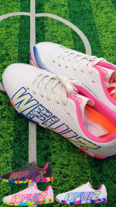 Futsal shoes รองเท้าฟุตซอลฝึกซ้อมในร่ม หนังสังเคราะห์ ทนทาน พื้นยางคุณภาพสูง 31 - 44 ไทย รองเท้าฟุตซอล สีสีชมพูรองเท ้ าฟุตบอลกันลื ่ น  รองเท้าสตั๊ด ออกกำลังกาย Boys Sports Shoes Football Shoes