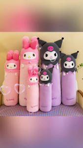 หมอนตุ๊กตานุ่มหมอนคุโรมิยาวน่ารัก ของเล่นตุ๊กตาผ้ากำมะหยี่ลายการ์ตูนเมโลดี้สุดนุ่มรูปการ์ตูนอนิเมะ Kuromi Melody Sanrio เหมาะกับของขวัญ 110cmสําหรับตกแต่งบ้าน