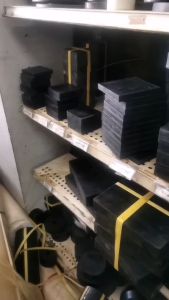 แผ่นยาง3 *3 ยางรองเครื่องจักร แผ่นยางก้อนสี่เหลี่ยม แผ่นยางตันรองกันสั่น ยางกันสะเทือน