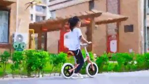 FLYBB Sepeda keseimbangan anak tanpa pedal untuk mainan sepeda roda 2 balita laki-laki dan perempuan